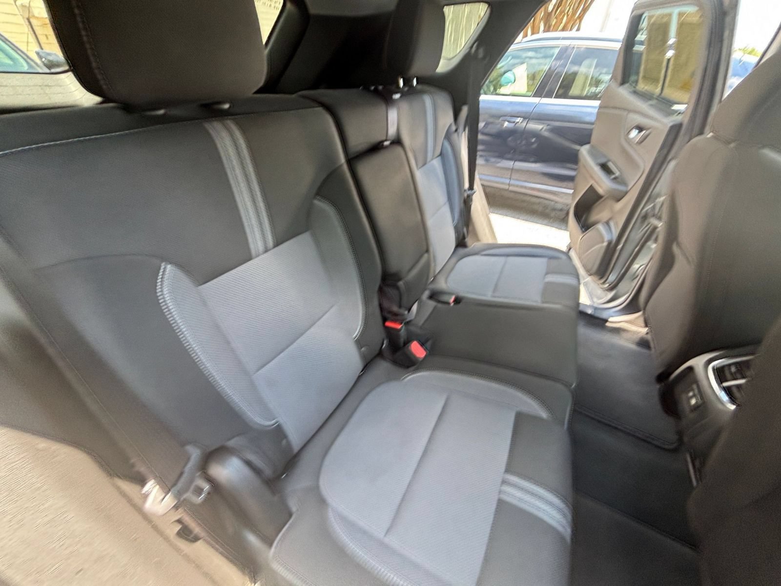 Used 2025 Chevrolet Blazer LT FWD image 23