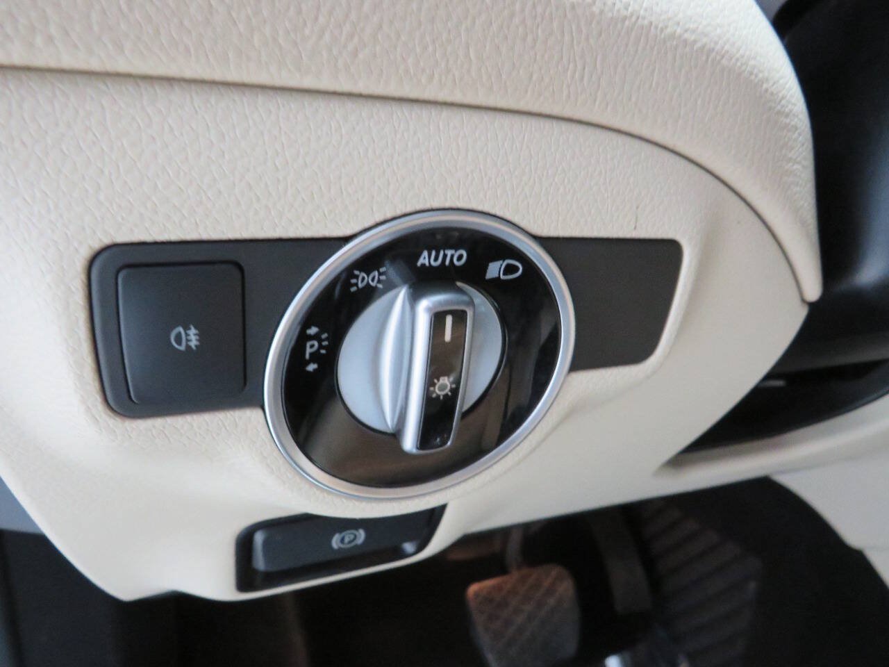Used 2018 Mercedes-Benz CLA 250 4MATIC image 23