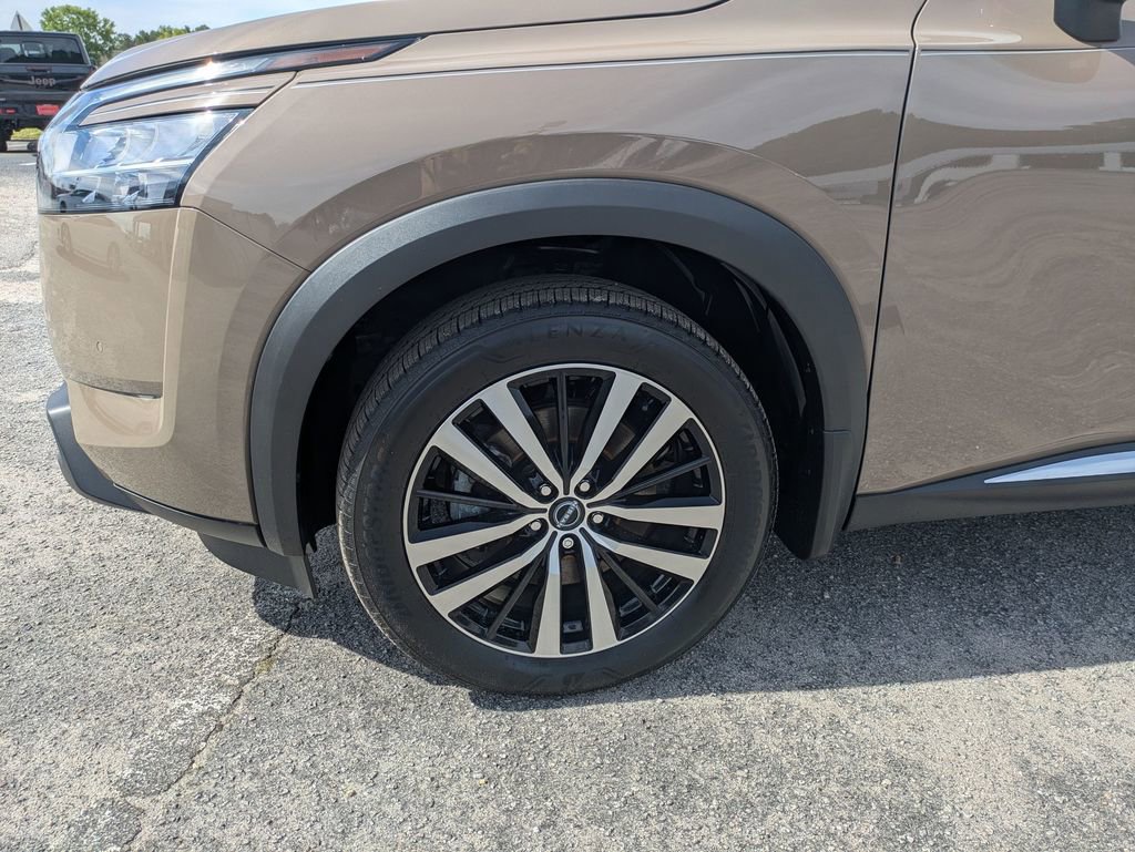 Used 2023 Nissan Pathfinder Platinum image 10