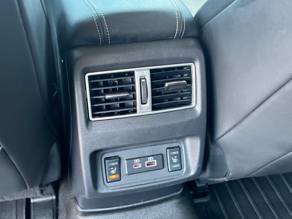 Used 2023 Nissan Maxima Platinum w/ Sport Mat Group FWD image 23