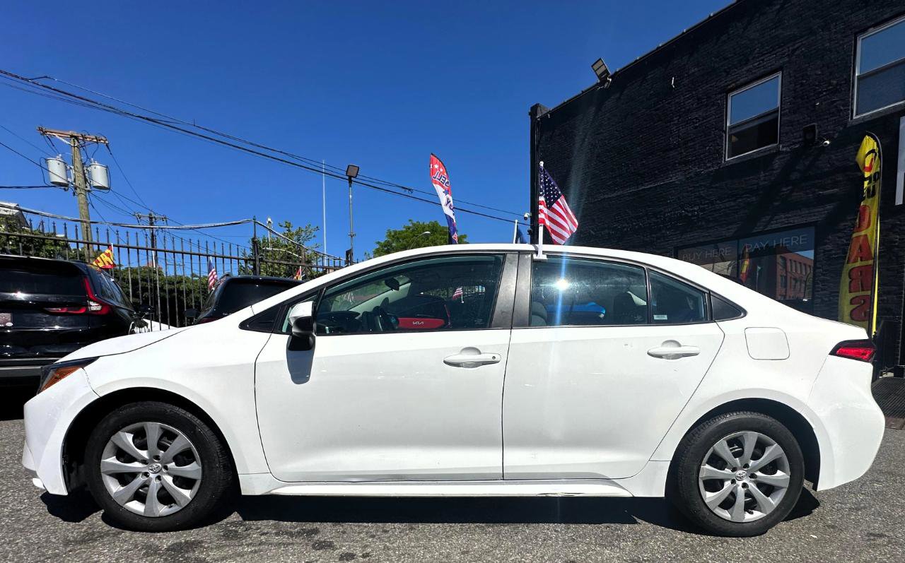 Used 2022 Toyota Corolla LE FWD image 4