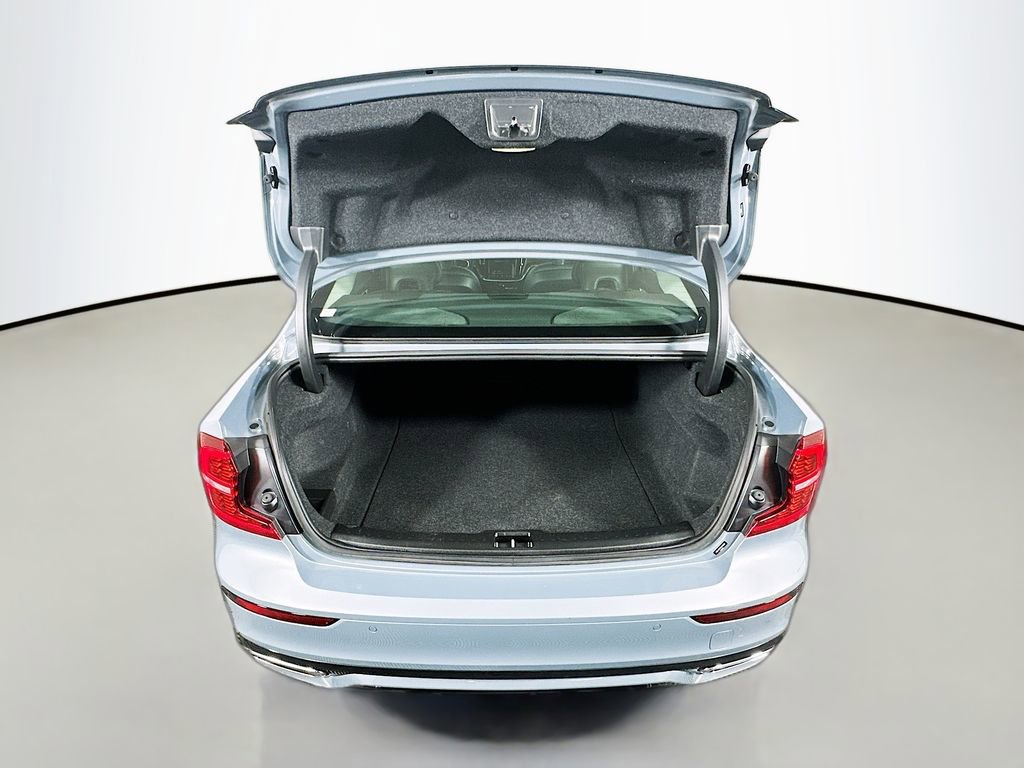 Used 2022 Volvo S60 B5 Momentum image 28