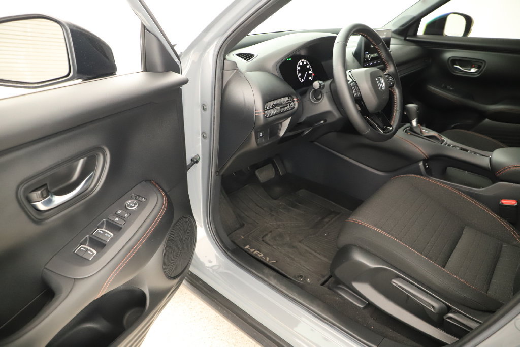 Used 2025 Honda HR-V Sport image 14