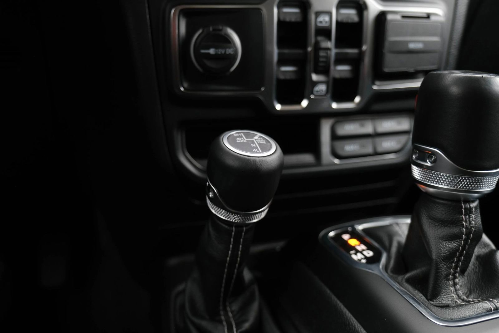 Used 2023 Jeep Wrangler Unlimited Sahara AWD/4WD image 44