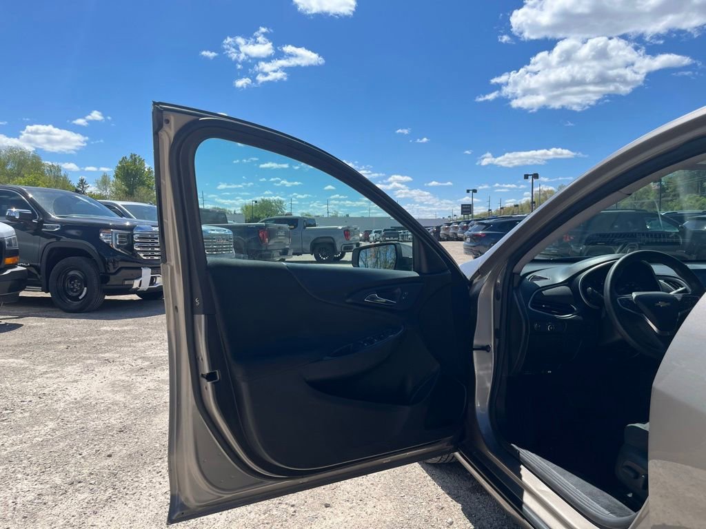 Used 2022 Chevrolet Malibu LT FWD image 11