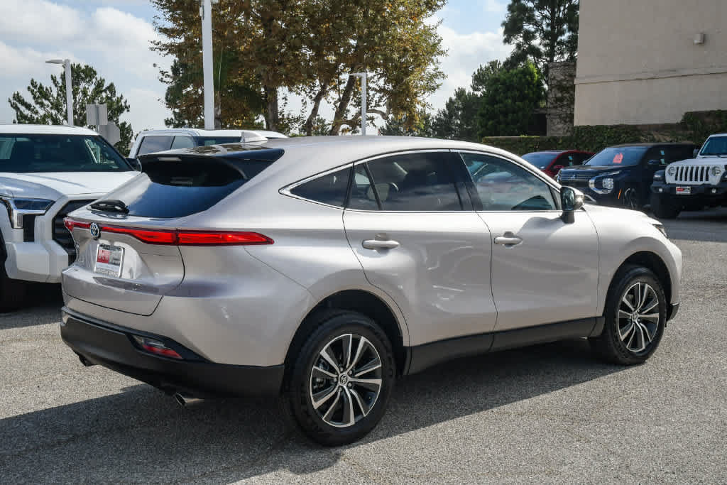 Certified 2024 Toyota Venza LE AWD/4WD image 9