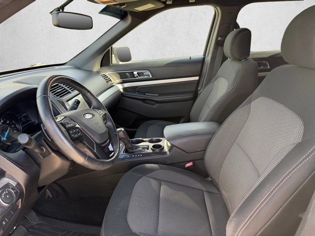 Used 2017 Ford Explorer XLT w/ Equipment Group 201A FWD image 17