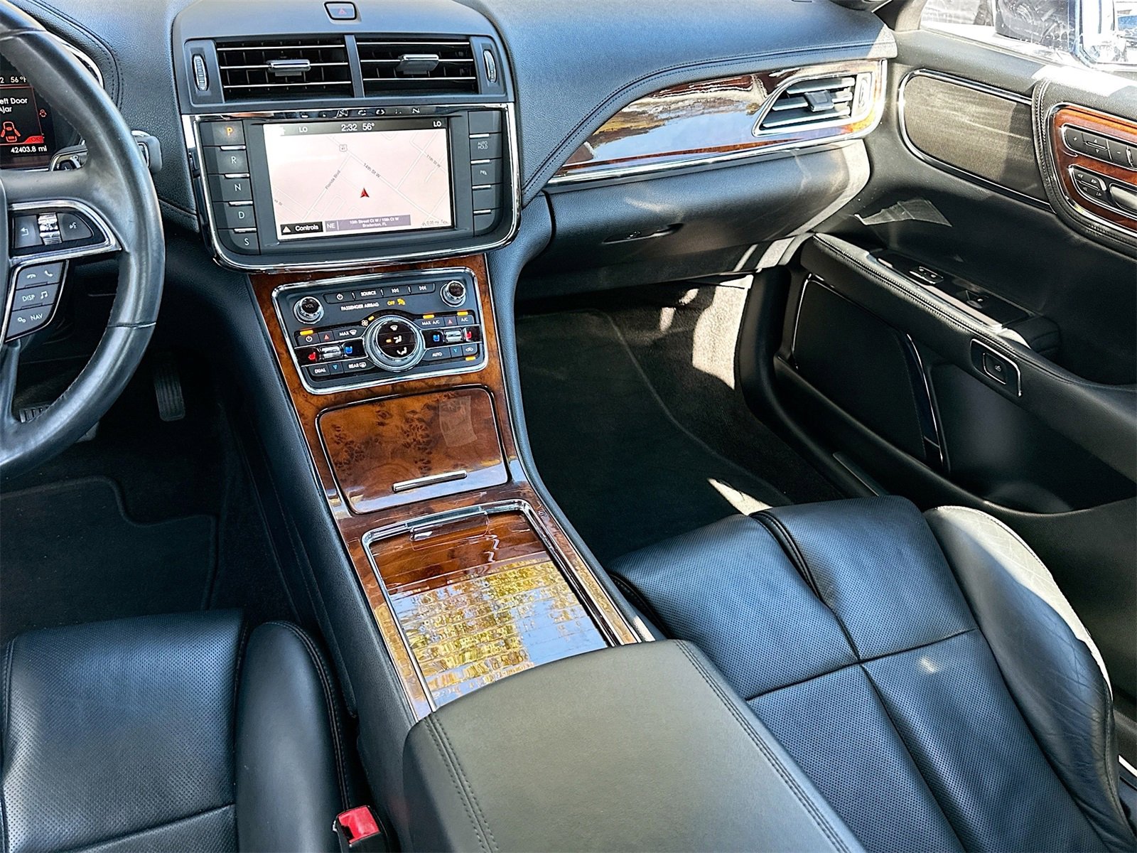 Used 2017 Lincoln Continental Reserve image 24