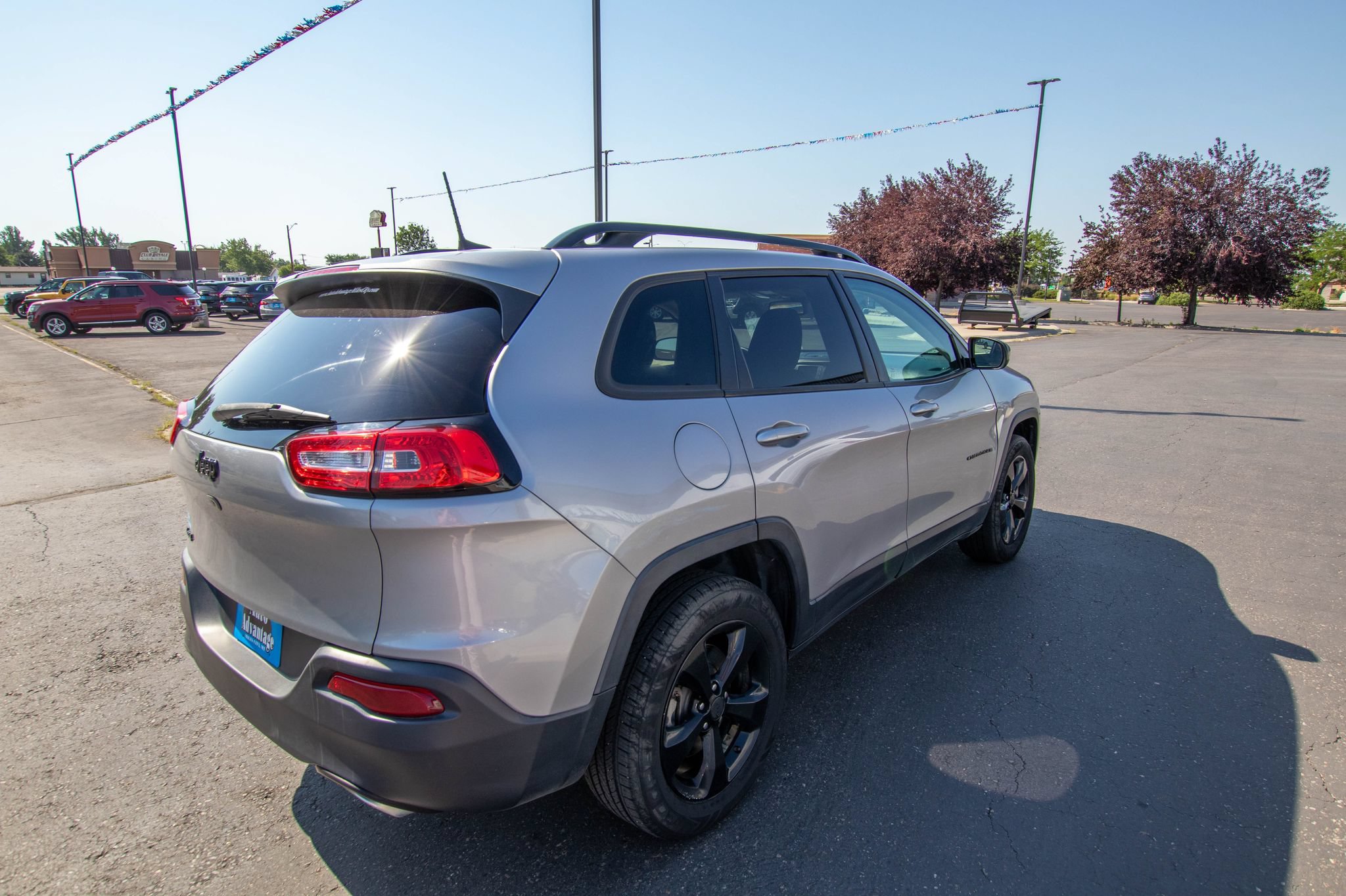Used 2018 Jeep Cherokee Latitude w/ Altitude Package AWD/4WD image 7