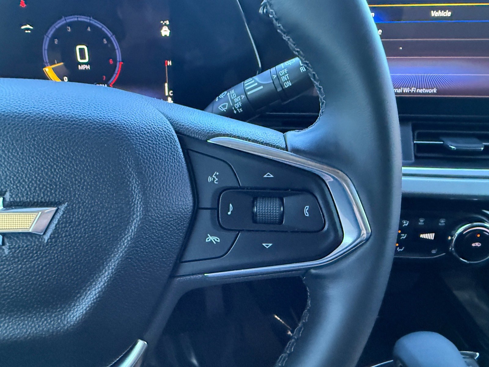 Used 2025 Chevrolet Trax LT w/ Driver Confidence Package image 27