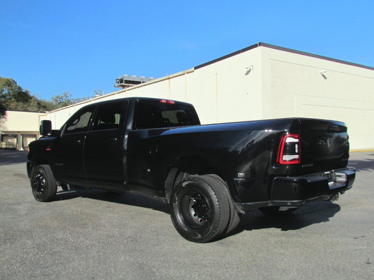 Used 2024 RAM 3500 Big Horn w/ Night Edition AWD/4WD image 10