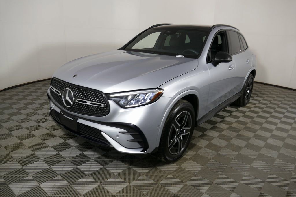 Used 2025 Mercedes-Benz GLC 350e 4MATIC w/ AMG Line image 7