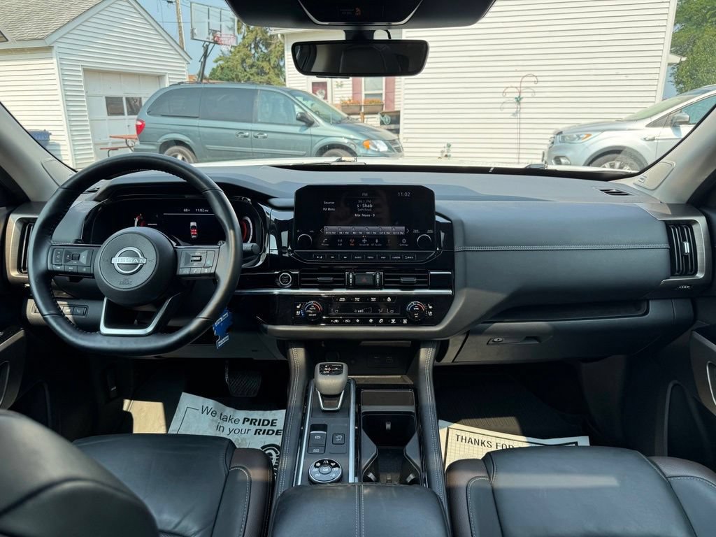 Used 2023 Nissan Pathfinder Platinum w/ Lighting Package (N93) AWD/4WD image 16
