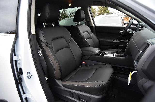 New 2025 Nissan Pathfinder SL image 24