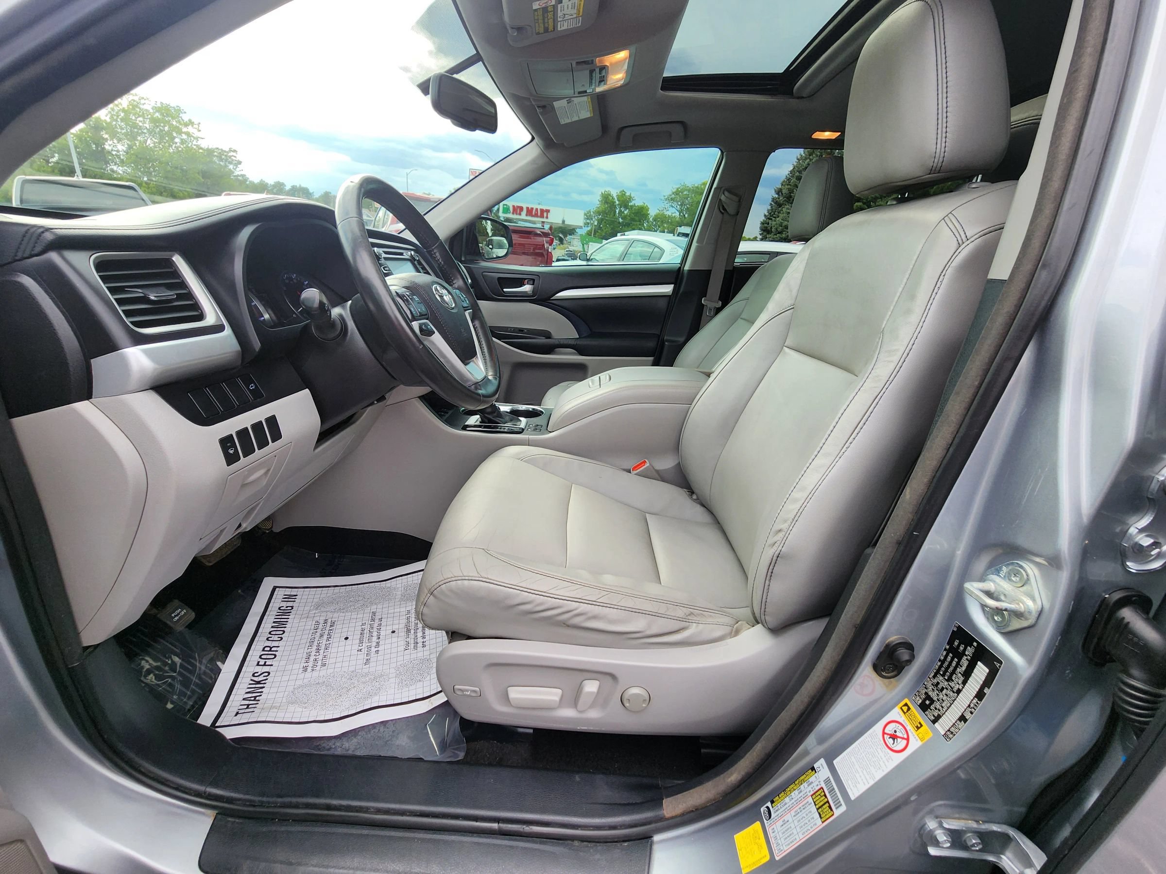 Used 2015 Toyota Highlander XLE AWD/4WD image 17