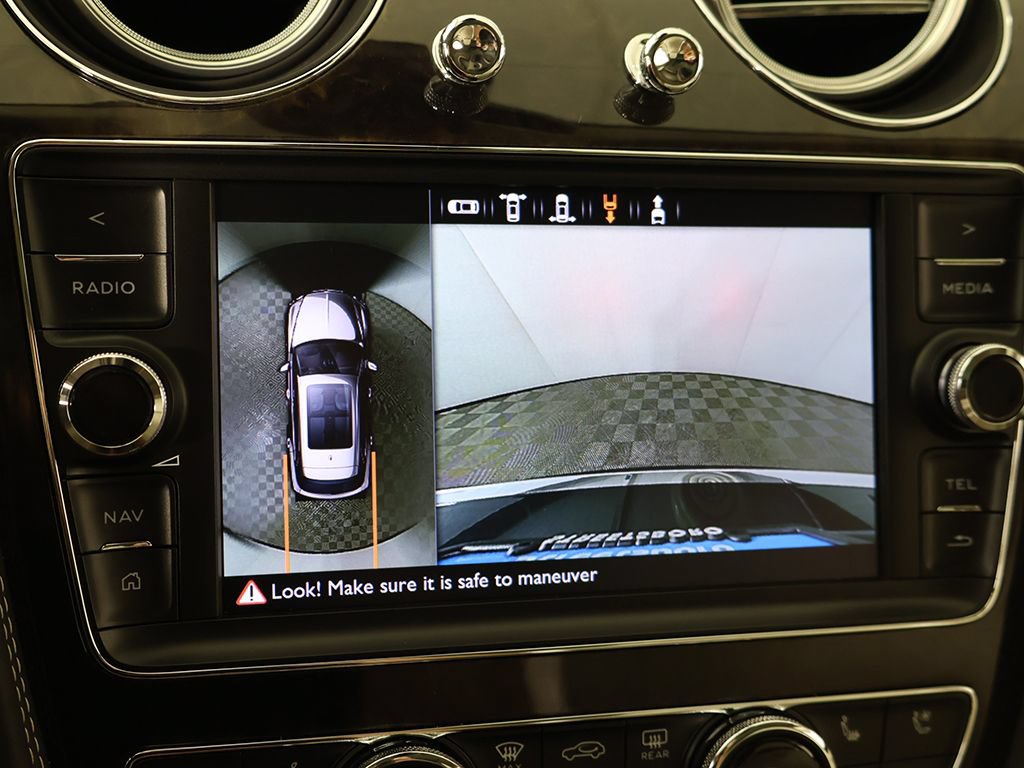 Used 2020 Bentley Bentayga Plug-In Hybrid AWD/4WD image 59