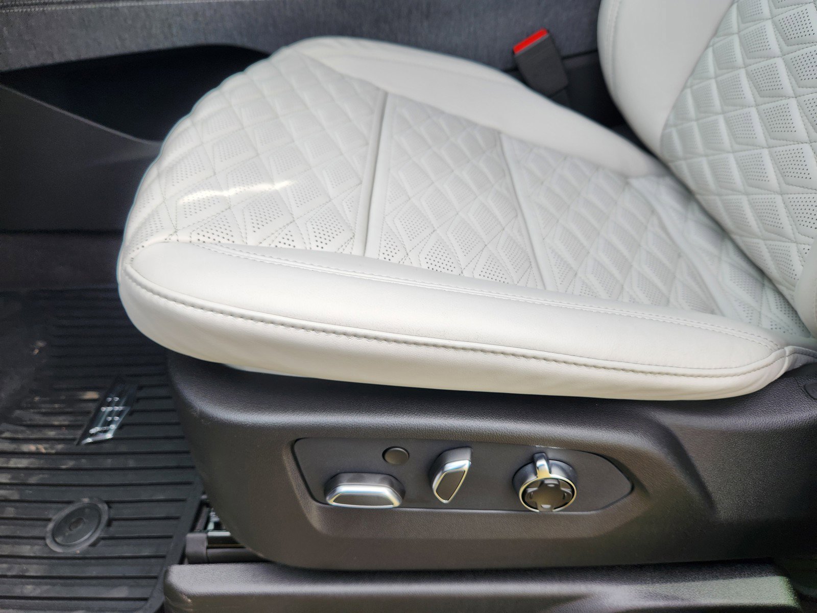 New 2026 Cadillac Escalade ESV Platinum Sport w/ LPO, ONYX Package image 19