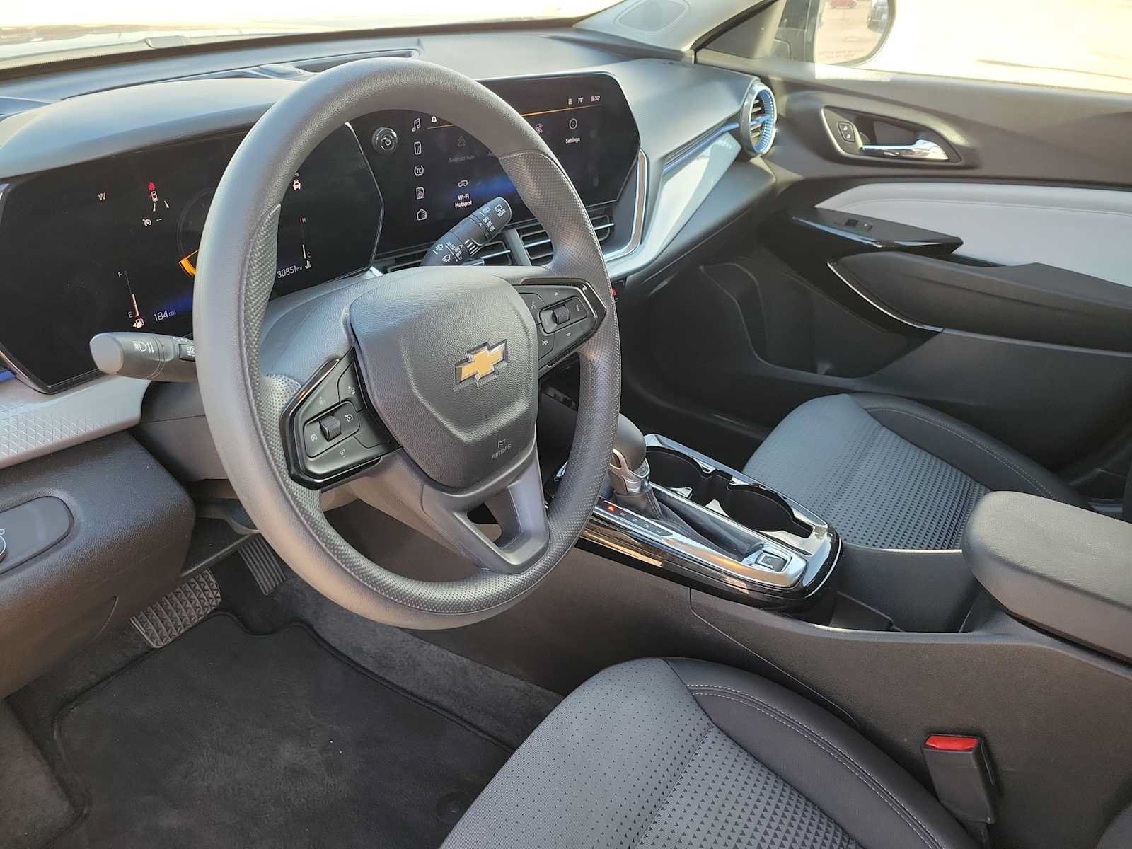 Used 2025 Chevrolet Trax LT FWD image 10