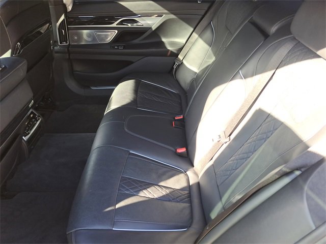 Used 2019 BMW 750i image 25