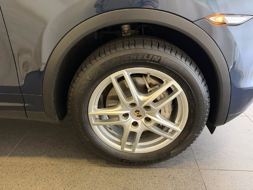 Used 2013 Porsche Cayenne S AWD/4WD image 12