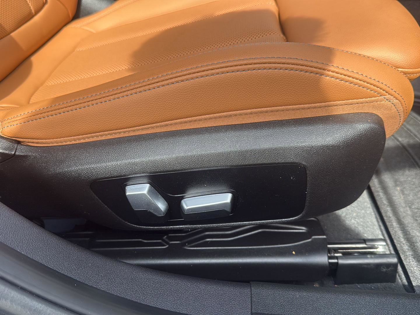 Used 2022 BMW 330e w/ Driving Assistance Package image 28