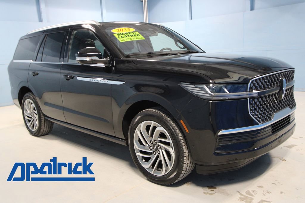 Used 2025 Lincoln Navigator Reserve AWD/4WD image 1
