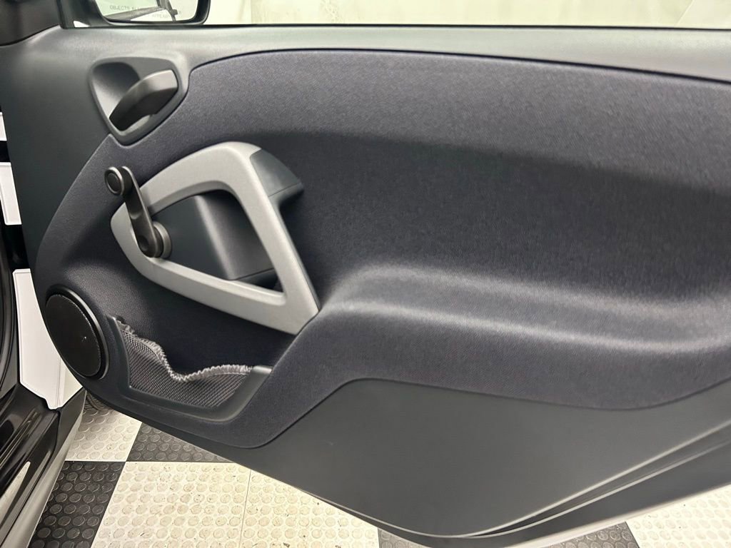 Used 2013 smart fortwo Coupe image 17