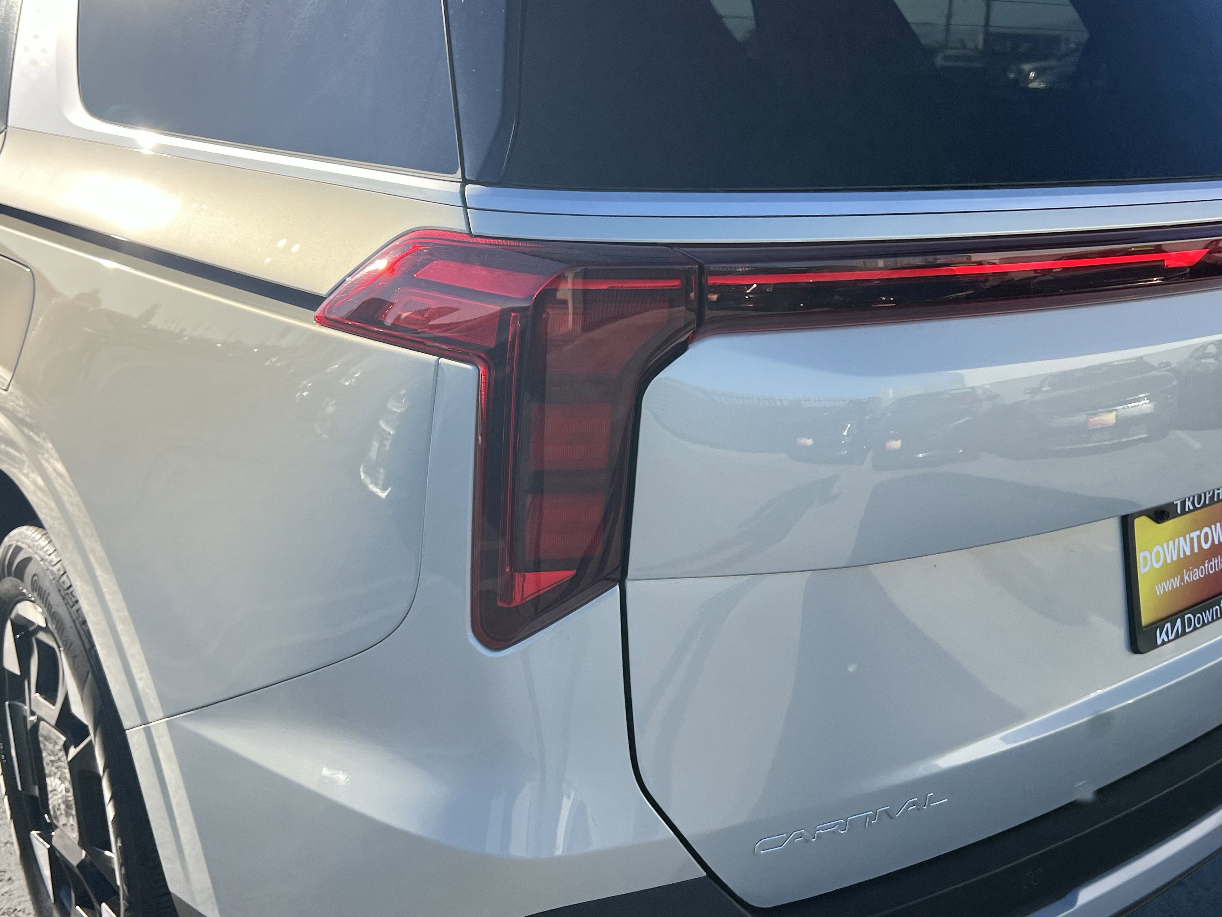 Certified 2025 Kia Carnival EX image 27