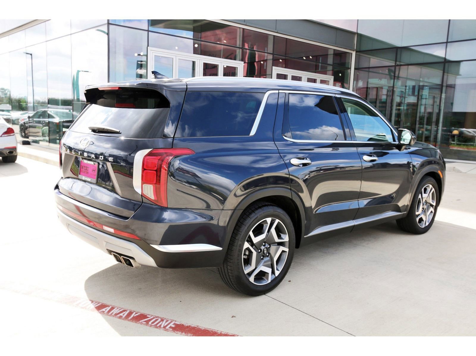 Used 2024 Hyundai Palisade Limited image 9