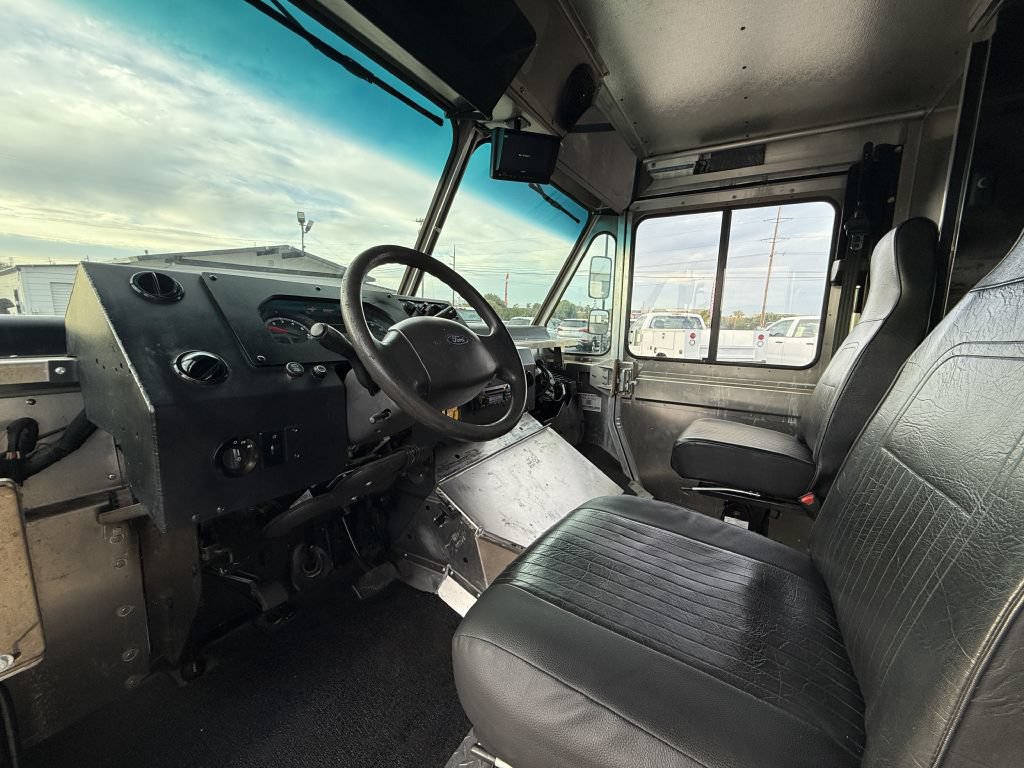 Used 2017 Ford E-350 and Econoline 350 Super Duty w/ A/C Prep Package RWD image 11