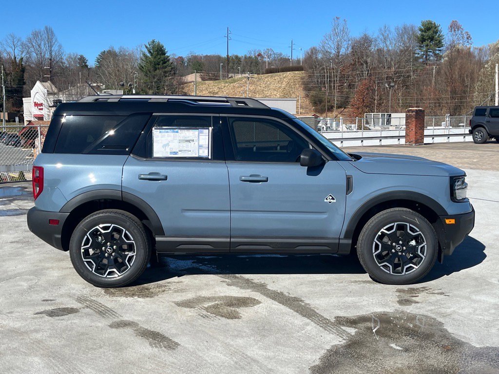New 2025 Ford Bronco Sport Outer Banks image 2
