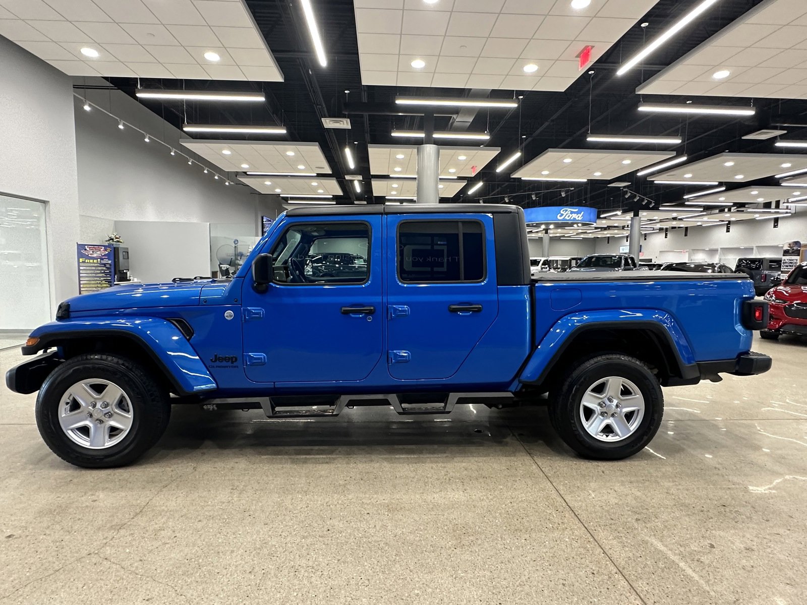 Used 2021 Jeep Gladiator Sport image 5