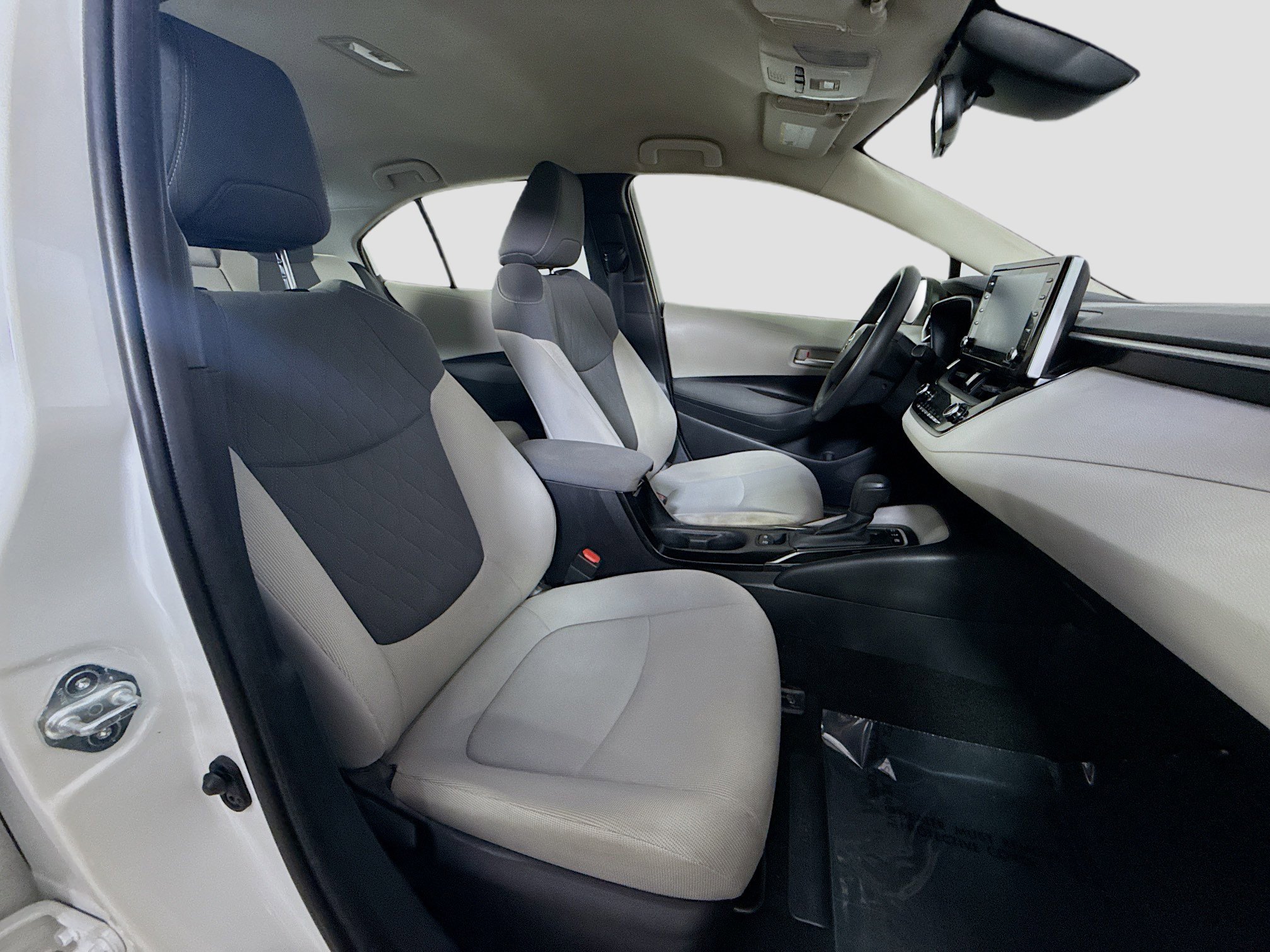 Used 2021 Toyota Corolla LE image 29