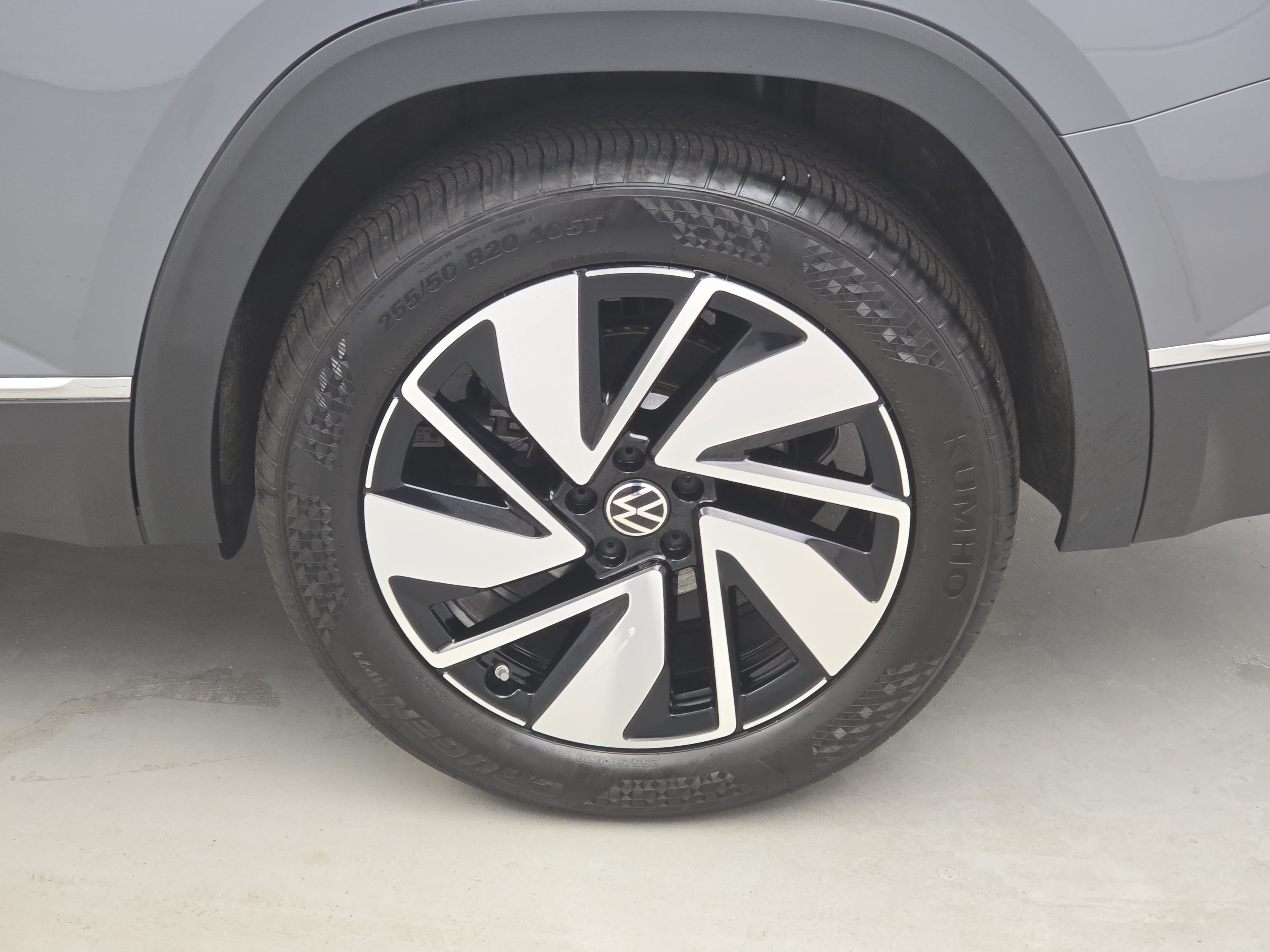 Used 2026 Volkswagen Atlas SEL AWD/4WD image 36