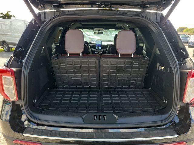 Certified 2023 Ford Explorer Platinum w/ Technology Package image 6