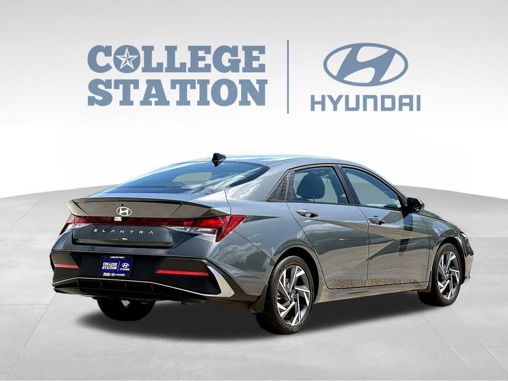 Used 2025 Hyundai Elantra Sport FWD image 10
