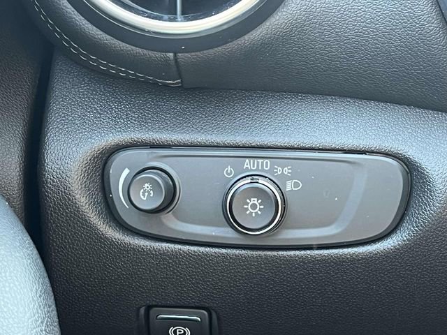 Used 2020 Chevrolet Blazer LT FWD image 28