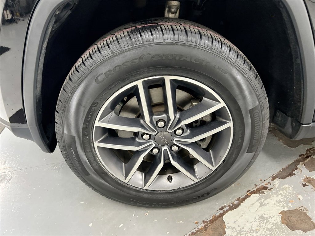 Used 2021 Jeep Grand Cherokee Limited w/ Luxury Group II image 27