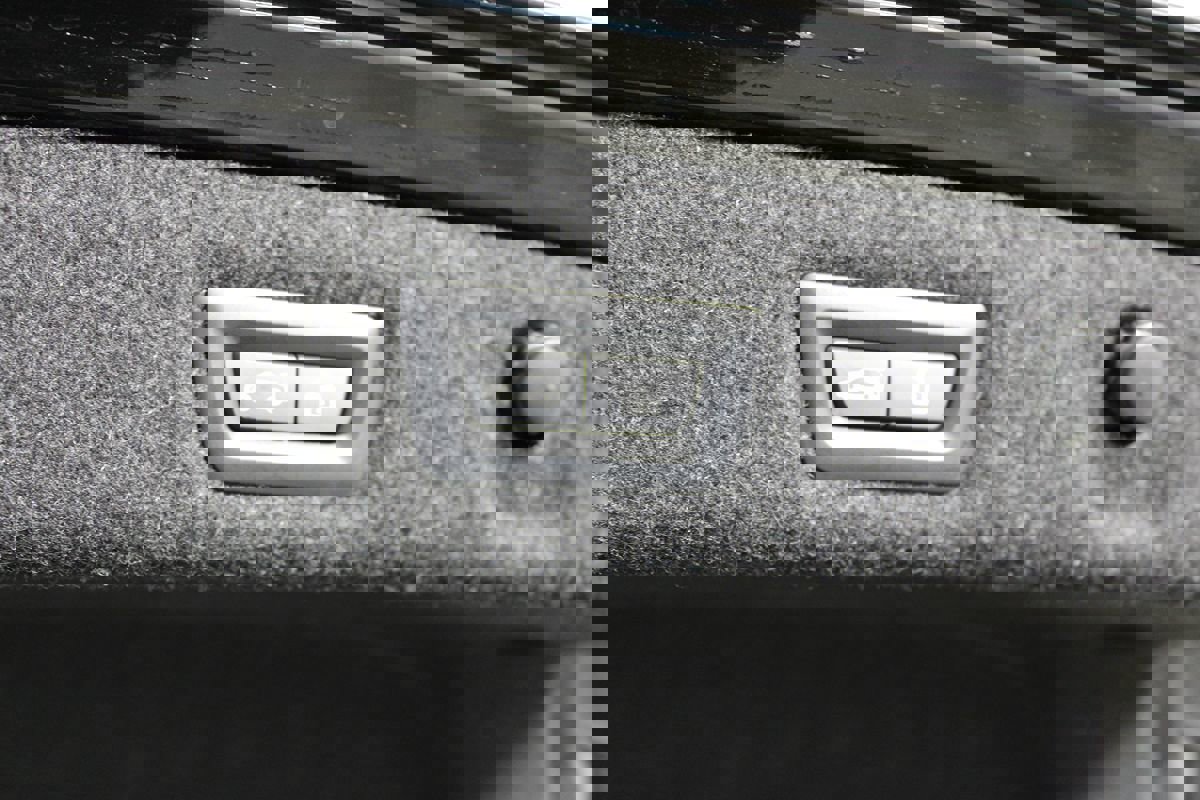 Used 2023 BMW 530e 530e w/ M Sport Package image 32