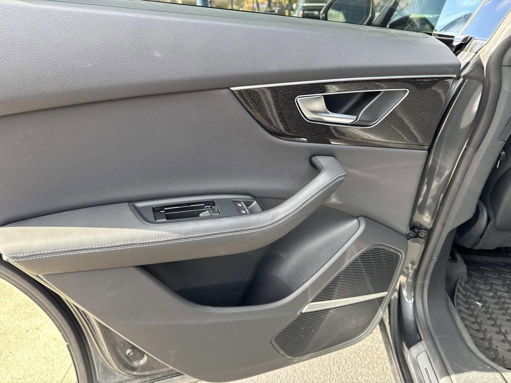 Used 2022 Audi Q8 Premium Plus image 11