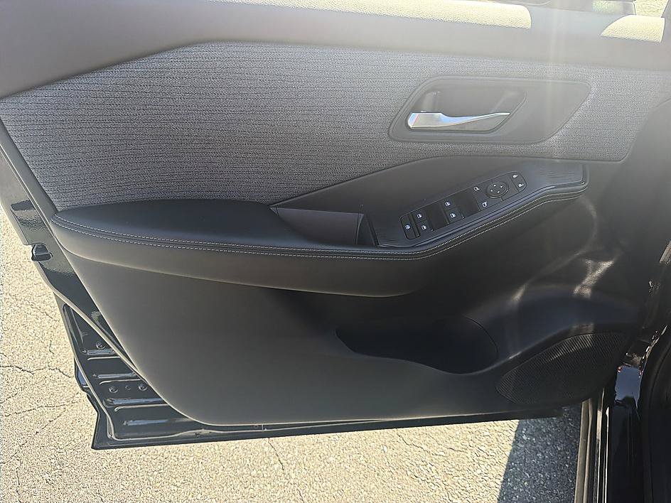Used 2021 Nissan Rogue SV FWD image 9