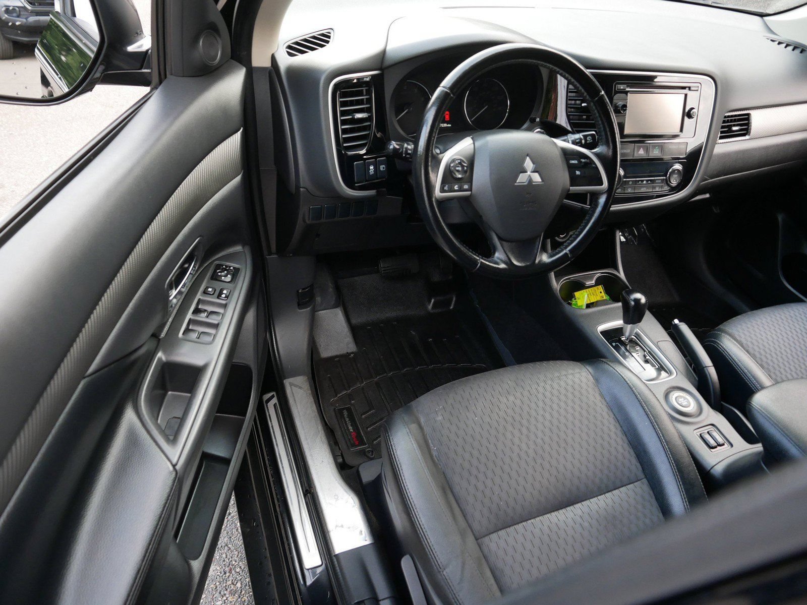 Used 2015 Mitsubishi Outlander SE AWD/4WD image 10