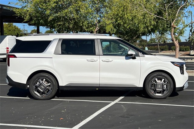 New 2026 Kia Carnival EX image 3