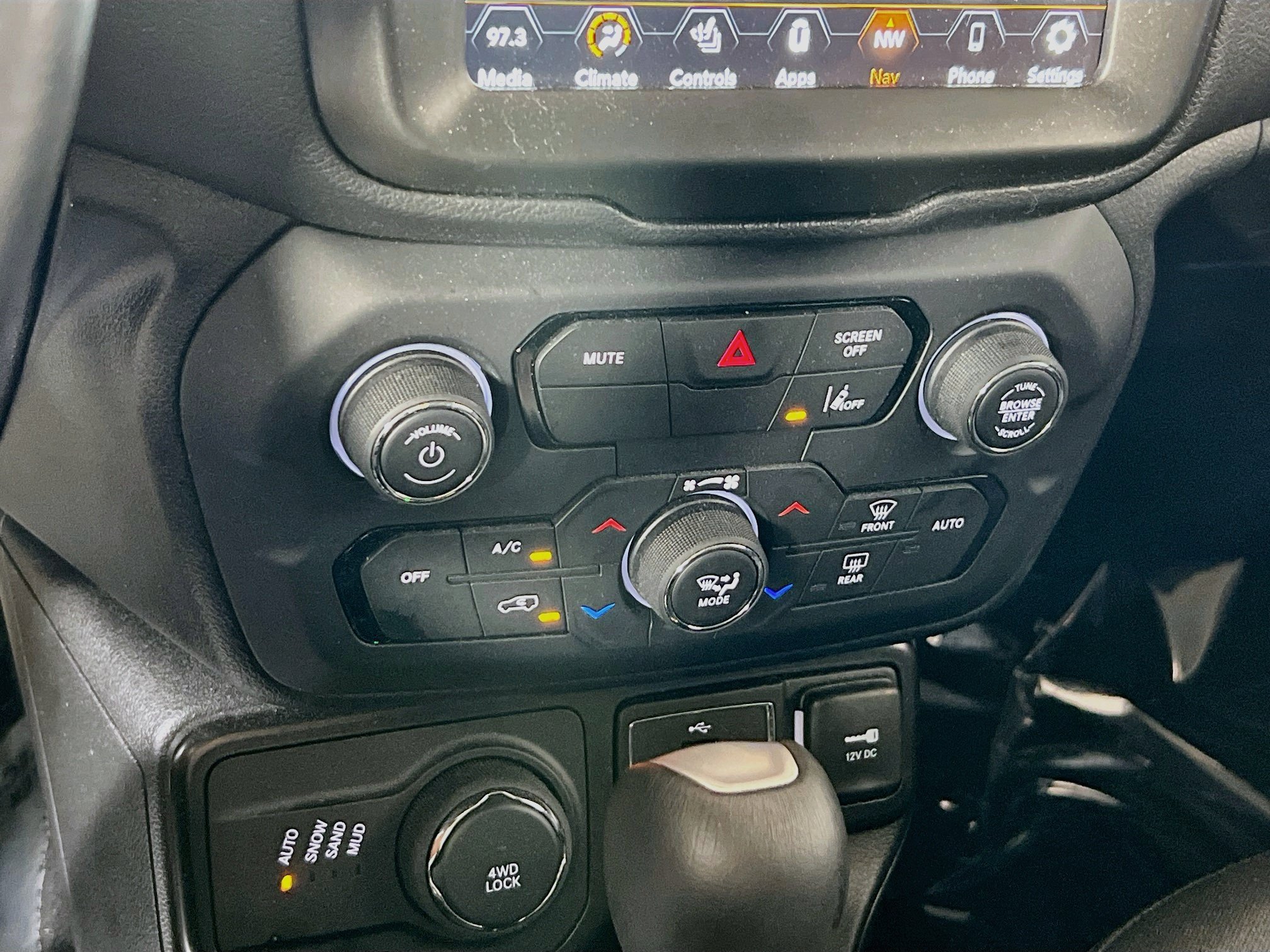 Used 2022 Jeep Renegade Latitude w/ Convenience Group AWD/4WD image 16