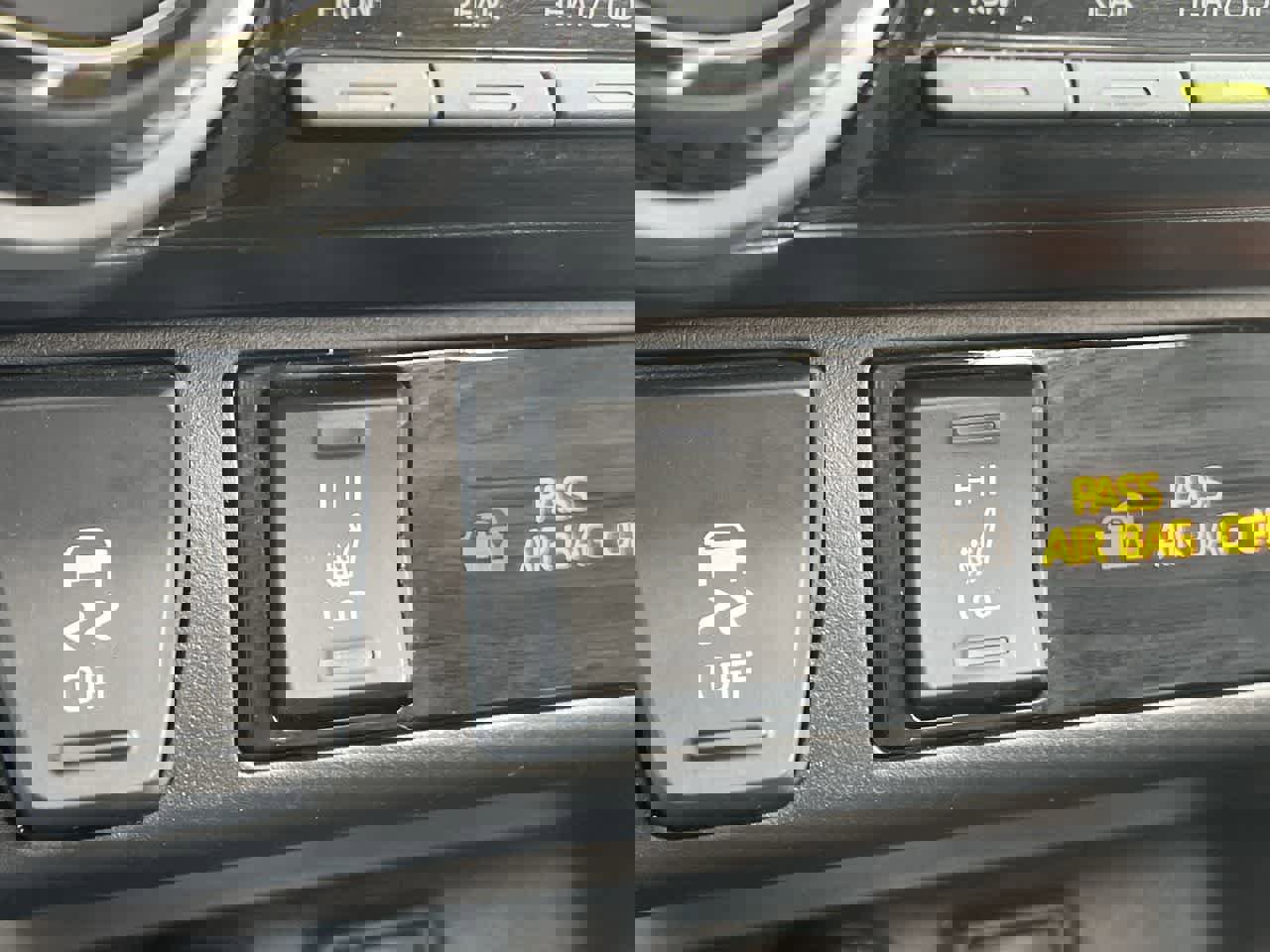 Used 2023 Toyota RAV4 SE image 23