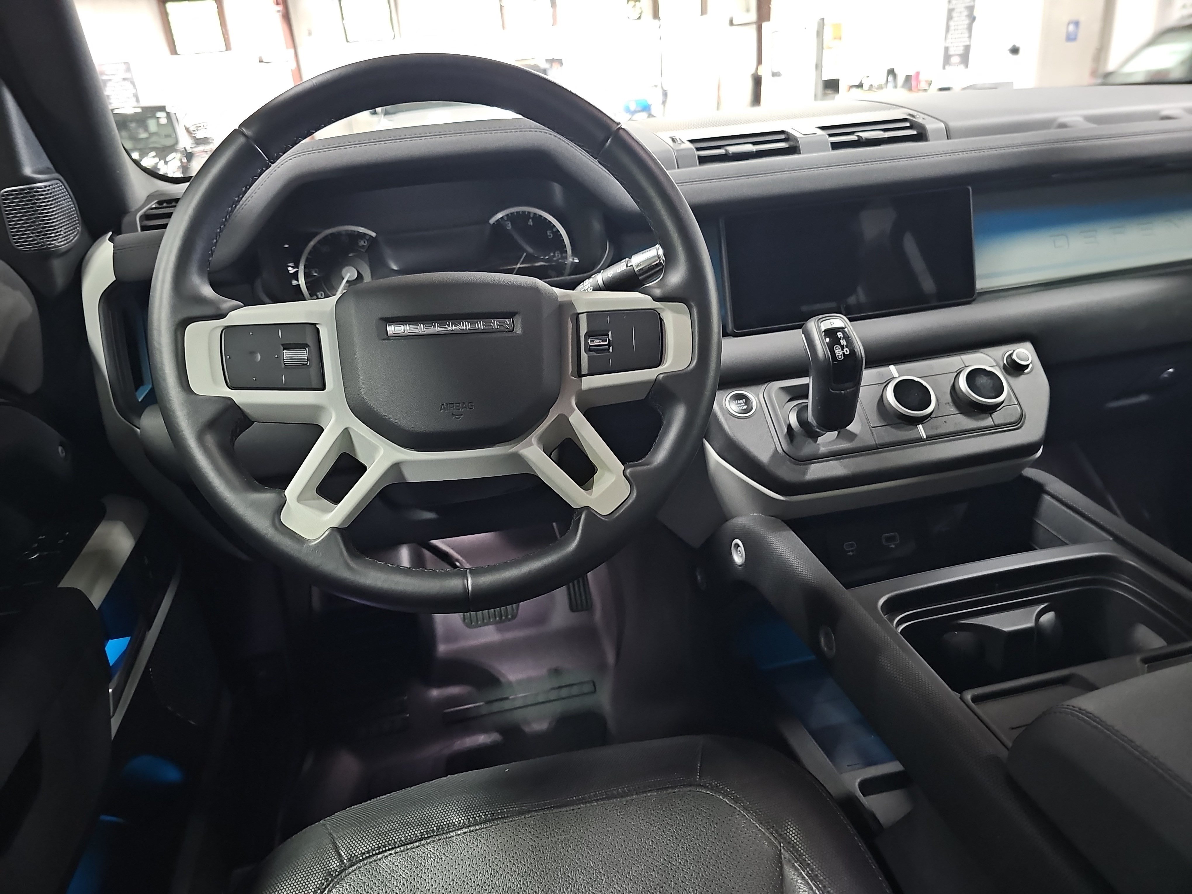 Used 2022 Land Rover Defender 110 X-Dynamic SE AWD/4WD image 16