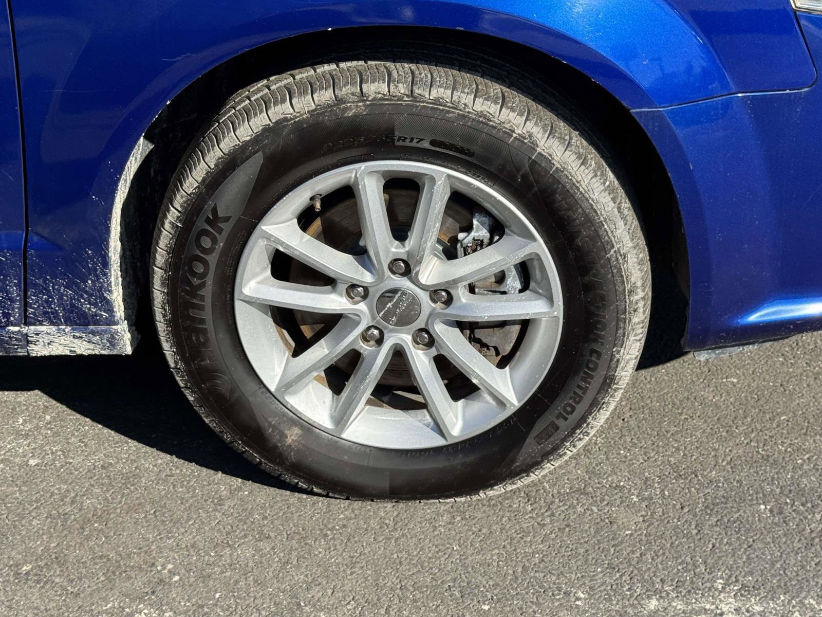 Used 2019 Dodge Grand Caravan SXT image 6