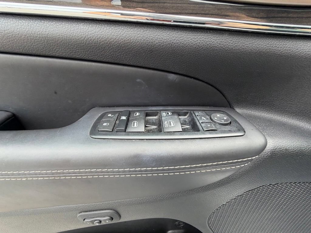 Used 2017 Jeep Grand Cherokee Overland w/ Jeep Active Safety Group AWD/4WD image 21