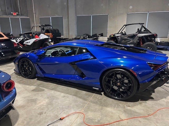 Used 2025 Lamborghini Revuelto image 3