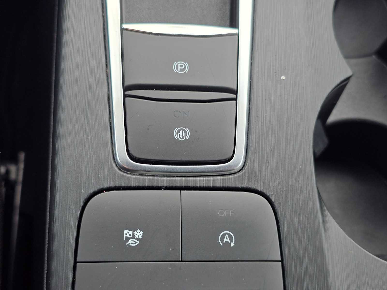 Used 2025 Ford Escape ST-Line Select AWD/4WD image 33